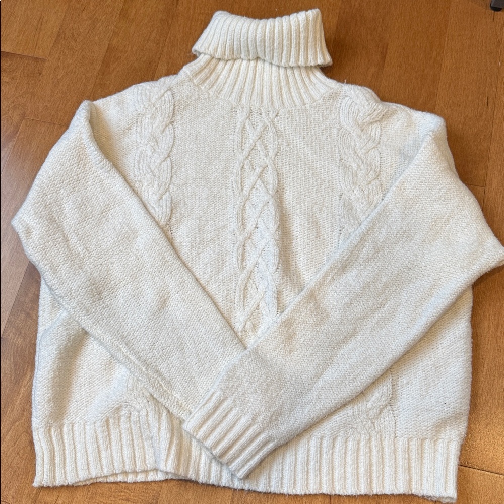 4/$25 🤍BP Cream Turtleneck Sweater